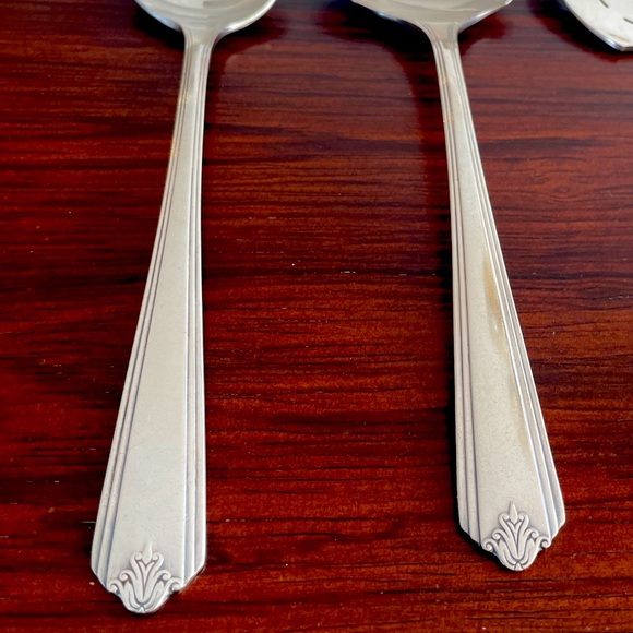 Rogers 1881 Silver Serving Set - Picture 2 of 7